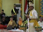 gelar-adat-datuk-seri-ulama-setia-lam-riau-ustadz-abdul-somad-uas_20180220_153346.jpg