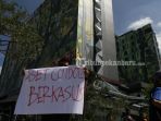 gempur-unjuk-rasa-condotel-pekanbaru-park_20161216_161318.jpg<pf>gempur-unjuk-rasa-condotel-pekanbaru-park_20161216_161414.jpg<pf>gempur-unjuk-rasa-condotel-pekanbaru-park_20161216_161453.jpg<pf>gempur-unjuk-rasa-condotel-pekanbaru-park_20161216_161500.jpg