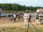 gotong-royong-di-pulau-cinta.jpg