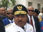 gubernur-lukas-enembe-diancam-kkb-papua.jpg