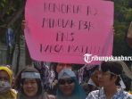 guru-honor-forum-honorer-kategori-2-fhk2i-unjuk-rasa_20180925_174948.jpg