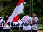 FOTO : Guru Menjadi Petugas Upacara Pada Hari Guru Nasional