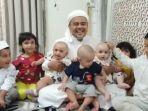 habib-rizieq-shihab-dan-cucu-cucunya.jpg