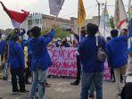 hari_pertama_bertugas_kapolres_dumai_disambut_aksi_demo_aliansi_mahasiswa.jpg
