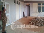 hasan-tua-tanjung-pantau-proyek-rehab-gedung-dprd-pelalawan_20180913_143005.jpg