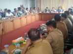 hearing-komisi-gabungan-dprd-pelalawan_20170822_131424.jpg