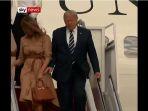 ibu-negara-as-tak-mau-tanganya-dipegang-trump.jpg