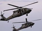 ilustrasi-personil-militer-angkatan-darat-as-lepas-landas-dengan-helikopter-black-hawk.jpg