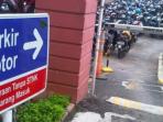 ilustrasi-tempat-parkir-sepeda-motor_20151103_123118.jpg