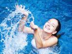 ilustrasi-wanita-di-kolam-renang.jpg