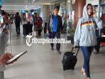 info-bandara-jelang-natal-dan-tahun-baru-2019-arus-penumpang-di-bandara-ssk-ii-padat-di-akhir-pekan.jpg