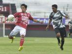 irfan-bachdim-uji-coba-bali-vs-boavista.jpg