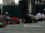 istirahat-dan-ibadah-di-masjid-agung-an-nur-pekanbaru_20170602_152625.jpg