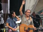 iwan-fals-tampil-di-kampus-ui.jpg