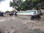 jalan-ahmad-dahlan-rusak-akibat-bekas-galian-ipal.jpg