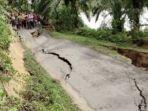 jalan-aspal-di-kuansing-amblas-akibat-erosi.jpg