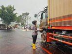 jalan-lintas-riau-sumut-banjir.jpg
