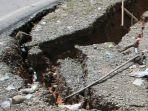 jalan-retak-di-pangkalan-sumbar.jpg