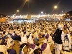 jamaah-haji-indonesia-saat-di-muzdalifah_20180823_082818.jpg