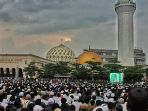 jamaah-membludak-kajian-uas-di-bandung_20181005_034547.jpg