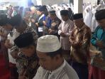 jamaah-tarekat-naqshbandiyah-di-sumatera-barat-melaksanakan-salat-idul-adha-1439-hijriah_20180820_151248.jpg
