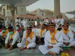 jch-asal-inhil-saat-duduk-di-halaman-masjid-di-madinah_20170813_192319.jpg
