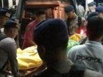 jenazah-anggota-brimob-terkena-petir-tiba-di-rs-bhayangkara-surabaya.jpg