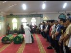 jenazah-dodi-triono-dan-dua-anaknya_20161228_110355.jpg