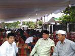 jenazah_almarhum_bupati_kampar_akan_tiba_siang_ini_di_pekanbaru_kediamannya_sudah_ramai_pelayat.jpg