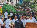jokowi-makan-durian.jpg