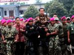jokowi-marinir_20161111_213854.jpg