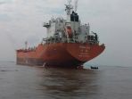 kapal-tanker-yang-menjadi-sasaran-pencurian_20170327_115819.jpg