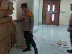 kapolres-inhil-tinjau-gudang-logistik-pemilu.jpg