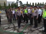kapolresta-pekanbaru-kombes-pol-susanto-pimpin-apel-pengamanan-malam-tahun-baru_20171231_114259.jpg