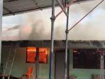 kebakaran-di-sorek-pecel-lele.jpg