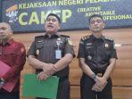 kejari-pelalawan-guru-jadi-tersangka-pungli-penerimaan-honorer.jpg