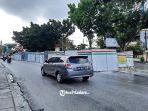 kendaraan-melintas-di-proyek-ipal-jalan-ahmad-yani.jpg