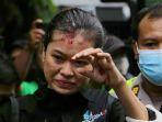 kepala-berdarah-kena-lemparan-besi-nasib-tindi-thirtyana-mahasiswi-ikut-demo-tolak-uu-cipta-karya.jpg