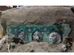 kereta-kuda-di-reruntuhan-kota-kuno-pompeii.jpg
