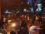 kerusuhan-di-halaman-gedung-dprd-saat-demo-tolak-uu-cipta-kerja.jpg