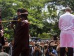 ketahuan-berzina-sampai-dapat-hukuman-cambuk-100-kali-pria-di-aceh-tumbang-duluan-pada-cambukan-74.jpg