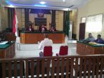 ketua-apkasindo-inhu-gulat-manurung-saksi-sidang-gugatan-pt-samantaka-batu-bara-pn-rengat_20180925_172321.jpg