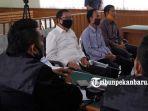 ketua-dprd-riau-indra-gunawan-eet-menjadi-saksi.jpg<pf>tiga-orang-saksi-yang-salah-satunya-ketua-dprd-riau-indra-gunawan-eet-menjalani-sidang.jpg<pf>indra-gunawan-eet-menjalani-sidang-perkara-dugaan-korupsi-proyek-jalan-duri-sei-pakning.jpg