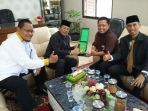 ketua-umum-lam-riau-syahril-abu-bakar-menerima-komisioner-baznas-riau_20170904_152052.jpg