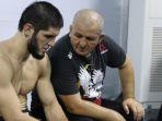khabib-nurmagomedov-bersama-abdulmanap-nurmagomedov.jpg