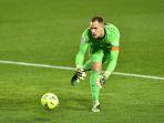 kiper-barcelona-asal-jerman-marc-andre-ter-stegen-mengoper-bola.jpg