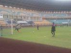 kiper_psps_sedang_menjalani_latihan_di_stadion_utama_riau.jpg