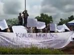 koalisi-rakyat-dumai-gelar-unjuk-rasa_20160118_141040.jpg