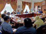 komisi-l-dprd-pelalawan-rapat-dengar-pendapat.jpg