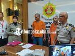 komplotan-perampok-bersenjata-api-di-riau-yang-menggasak-mobil-box-rokok-sampoerna-diringkus-polisi.jpg